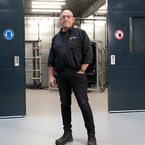 « Dans notre nouvelle salle d'essai, nous pouvons tester tous les types de compresseurs et tous les équipements liés à l'air comprimé, tels que les sécheurs et les filtres. »